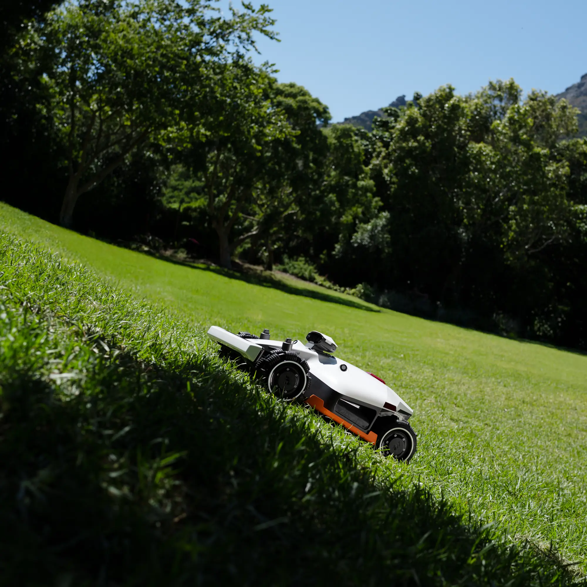 MAMMOTION LUBA 2 AWD - Image 4